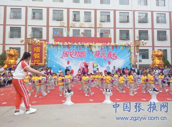 甘州区新墩镇双塔村幼儿园举办庆六一主题文艺