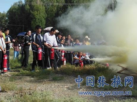 肃南县祁丰幼儿园开展灭火器使用演练活动-新