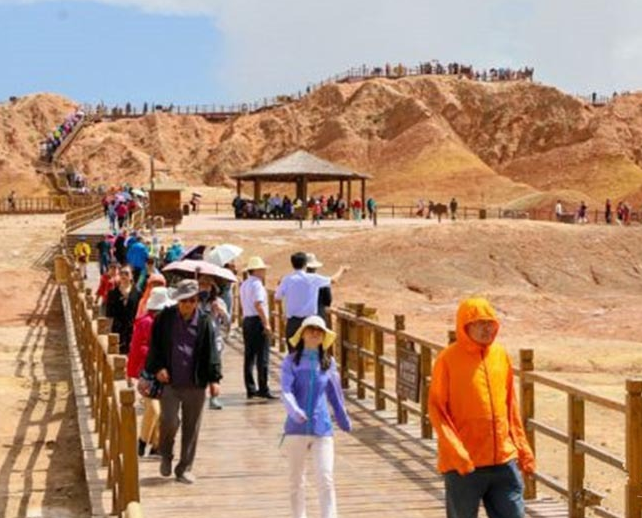 张掖丹霞旅游市场持续“升温”游客接待量稳步上升