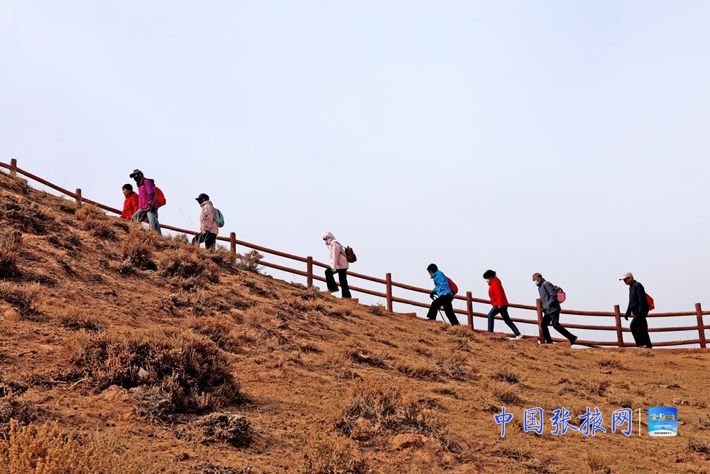 【组图】甘肃张掖：峡谷徒步庆“三八”